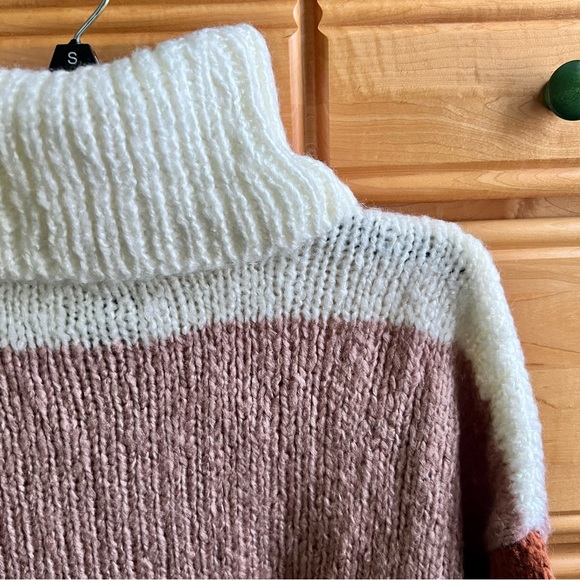 NWOT Rue 21 Sweater - Picture 3 of 4